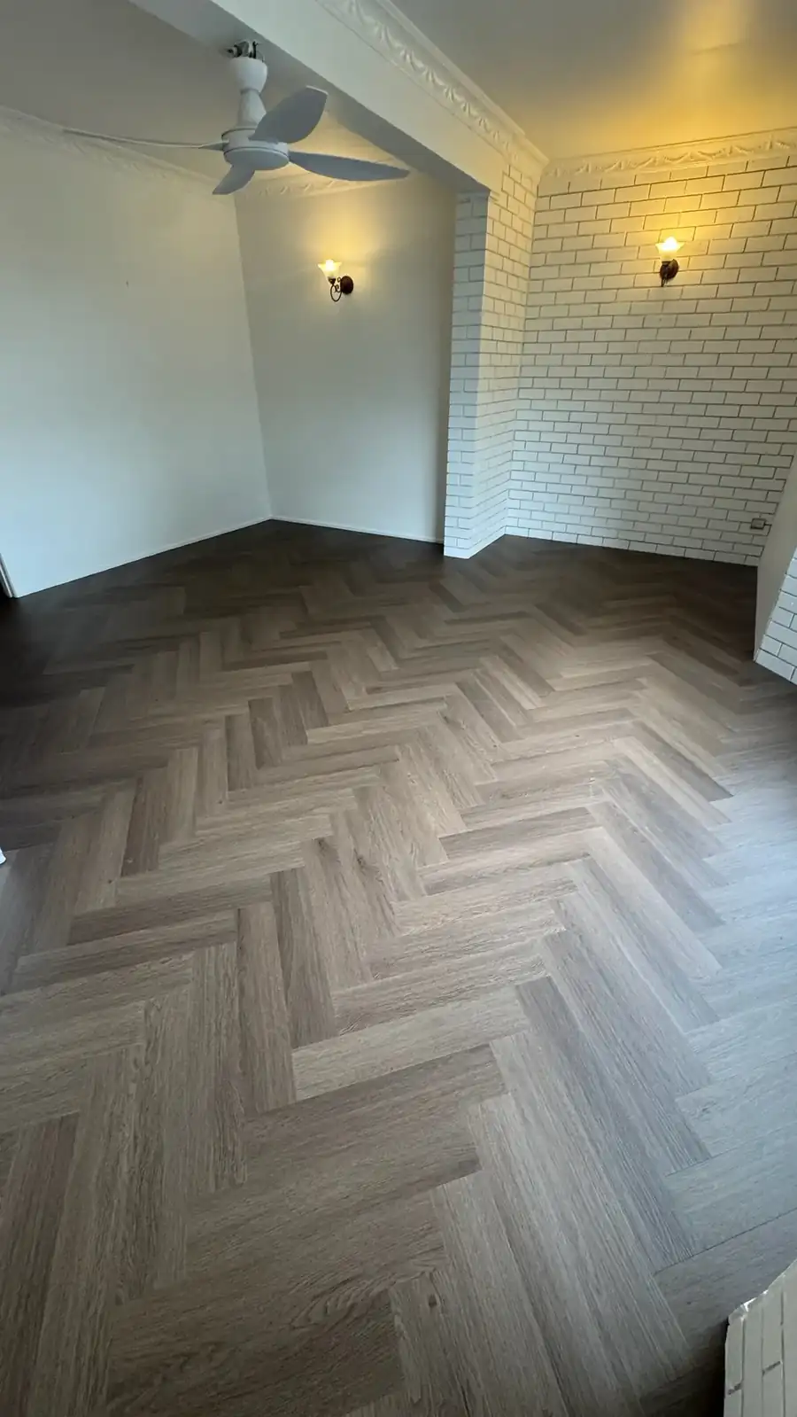 Vinyl Plank vs Laminate Flooring on the Gold Coast. Bell Carpets Gold Coast